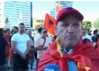 Zvërneci/ Mbahet protesta e 13, marshim drejt Kryeministrisë dhe 5 kërkesa politike