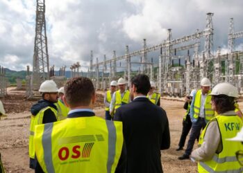 Karakaçi inspekton punimet e nënstacionit të ri në Kamëz: Furnizim më cilësor dhe më i sigurt me energji elektrike