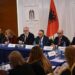 A mund të ketë vendime të pavarura kur ‘gjykimi’ bëhet edhe në opinionin publik? Konferencë me krerët e drejtësisë në Tiranë