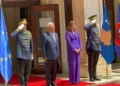 Antonio Costa mbërrin në Kosovë, takohet me presidenten në detyrë dhe Kurtin