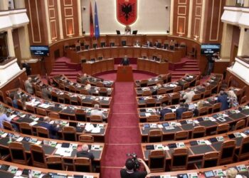 “Zvërneci” përplas PS-PD në Parlament, opozita: Policia dhunoi protestuesit! Mazhoranca: Investimi do të bëhet