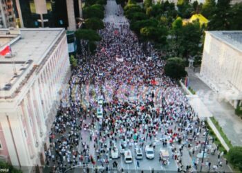 FOTOLAJM/ Protesta në ditën e 15-të, ja sa është pjesëmarrja