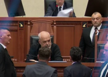 Shehaj shpërndan videon, Rama: Për çfarë të dal unë para drejtësisë? Kapri gris letrën me emrin e Kryeministrit
