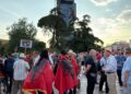 Protestuesit mblidhen në sheshin “Skënderbej”, pritet marshimi para Kryeministrisë