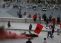 VIDEO / Xhama të thyer dhe dyer të shkatërruara, pasojat pas tensioneve mes protestuesve dhe rojeve te ‘Politekniku’