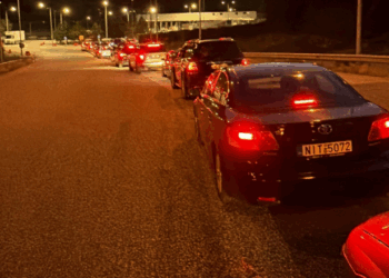 Radhë kilometrike makinash në kufirin greko-shqiptar, udhëtarët presin mbi një orë në Krystallopigi–Kapshticë