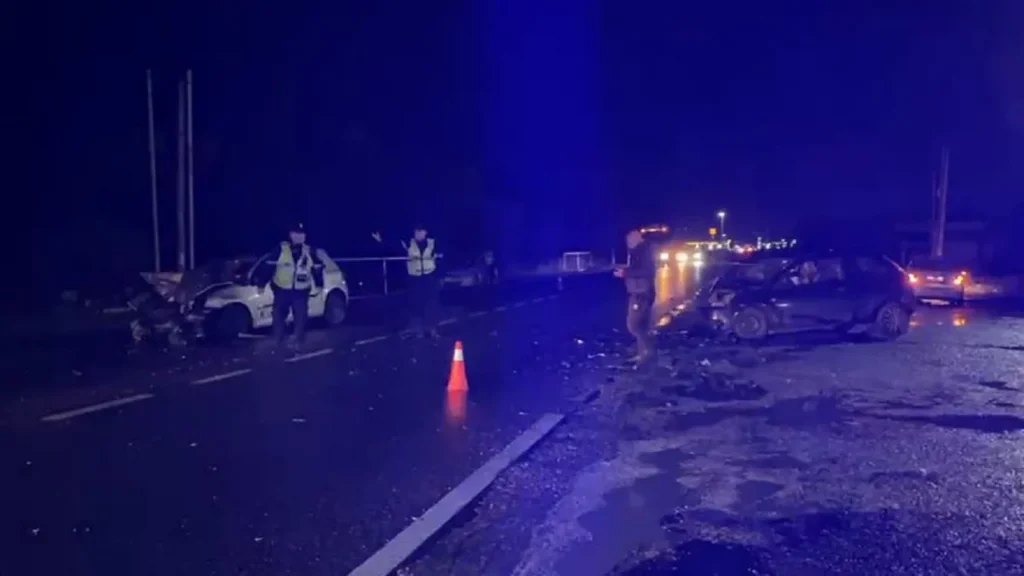Aksident i rëndë në Fushë-Krujë, një i vdekur dhe 2 të plagosur nga përplasja e tre automjeteve! Policia në vendngjarje, shkak dyshohet….