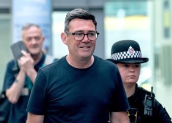 Andy Burnham shpall kandidaturën për kreun e Partisë Laburiste pas dorëheqjes së Keir Starmer