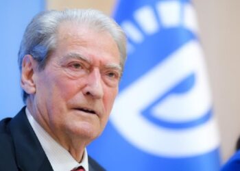 Berisha dënon grisjen e flamurit të Izraelit në ambasadë: Akt kriminal ekstremist dhe antisemit
