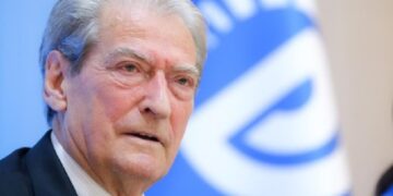 Berisha dënon grisjen e flamurit të Izraelit në ambasadë: Akt kriminal ekstremist dhe antisemit