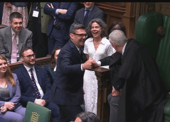 Dorëheqja e Starmer, Andy Burnham betohet si deputet për Makerfield