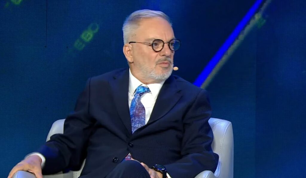  Është ndarë nga gruaja dhe kërkon të dashur   Kastriot Çaushi sqaron situatën