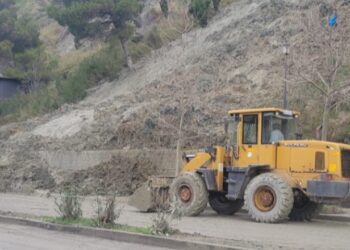 Rrëshqitja e dherave në zonën e Currilave, kryebashkiakja Sako: Nevojitet projekt i detajuar për stabilizimin e kodrës