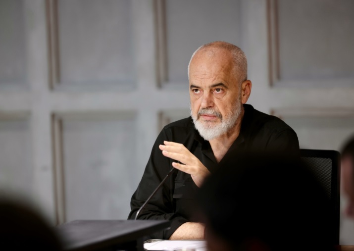Rama  kapet  me ish zv ministrin e tij  Presioni ndaj sipërmarrësve për shkak të bindjeve politike është i papranueshëm