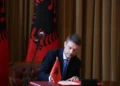 Katër muaj në detyrë, Hoxha bën bilancin: Sot emri i Shqipërisë lidhet gjithnjë e më shumë me suksesin dhe zhvillimin