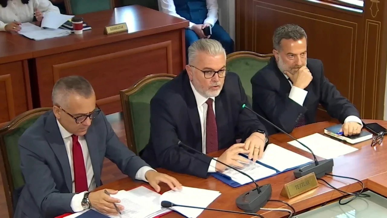 Gogu prezanton projektligjin për amnistinë  380 të dënuar përfitojnë lirim të menjëhershëm  900 persona ulje dënimi