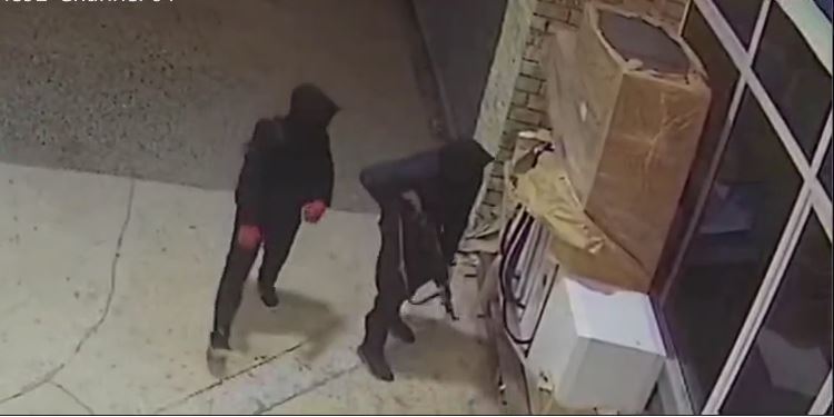 Dalin pamjet nga momenteti kur i riu tentoi të vidhte pikën e karburantit në Krujë