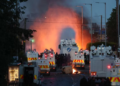 Sulme me tulla, zjarr dhe molotovë! Nuk ndalet dhuna në Irlandën e Veriut