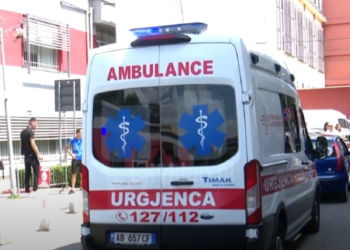 “Më dhunuan policët grekë!”, i riu shkon në spitalin e Korçës me dëmtime në trup