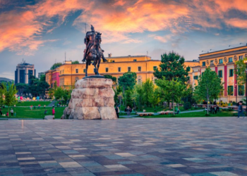 “Wom Travel” për Shqipërinë: Jo vetëm Ksamili! Një vend plot histori, natyrë dhe shije