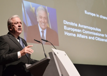 Belgjika kërkon arrestimin e ish-komisionerit europian, Dimitris Avramopoulos