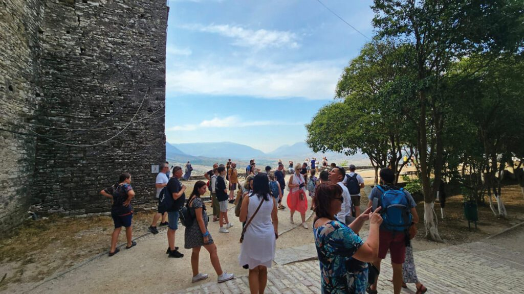 turistet-nga-kosova-dhe-italia-vijojne-te-mbajne-fronin-shba-dhe-polonia-me-rritjen-me-te-shpejte