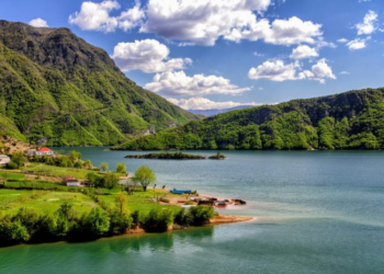Media amerikane “Quartz”: Shqipëria, destinacioni evropian ku cilësia tejkalon çmimin