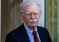 Goditet një nga kritikët më të fortë të Trump, John Bolton pranon fajësinë, rrezikon 5 vite burg