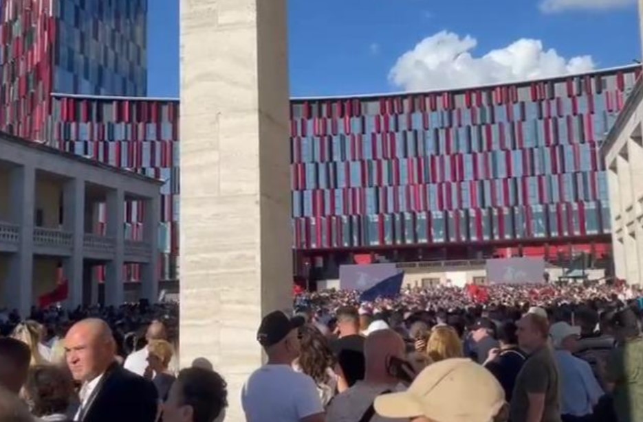 LIVE/ Nis festa e 35-vjetorit të Partisë Socialiste në Tiranë, Klosi: Lidershipi i Ramës do e fusë vendin në BE