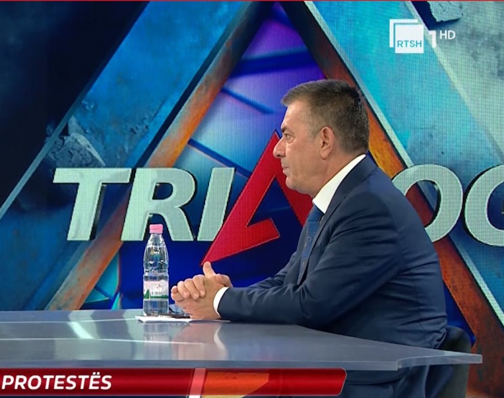 Lorenc Vangjeli  Protesta nxori jashtë loje edhe opozitën zyrtare të vendit