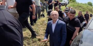 Pas ceremonisë mortore të babait, Ilir Meta largohet nga Çepani! Rikthehet në burgun 313