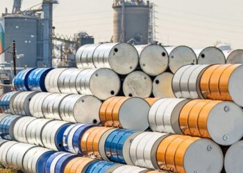 Tensionet në Lindjen e Mesme rrisin çmimin e naftës, Brent ngjitet në 93 dollarë për fuçi
