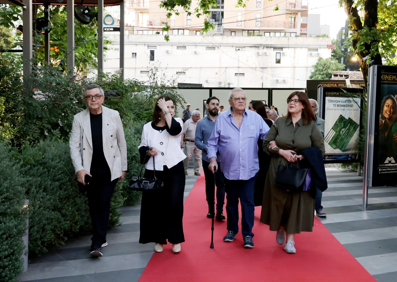 nje-mbremje-per-nje-kolos-te-skenes-shqiptare