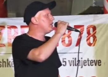 Gazetari Stafa bën kallëzim në polici: Dy persona më sulmuan në protestë
