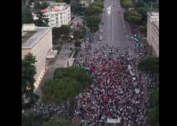 VIDEOLAJM / Sa ishte pjesëmarrja sot në protestë? Ja pamjet nga droni