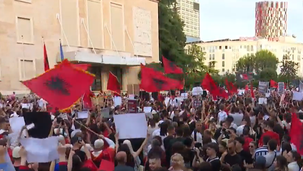 Bllokuan rrugët e Tiranë  procedohen penalisht 16 protestues  2 në kërkim