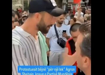 Shehajn e kapin protestuesit me vezë në duar dhe e bëjnë “për një lek”! Balla nxjerr videon