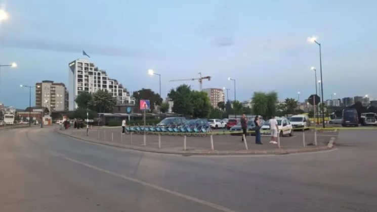 Alarm në stacionin e autobusëve në Prishtinë  dyshohet për lëndë shpërthyese  evakuohen qytetarët