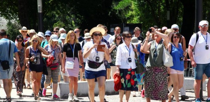 Statistikat e turizmit  fluksi i hyrjeve në Shqipëri rritet me 12 2  gjatë muajit maj 2026