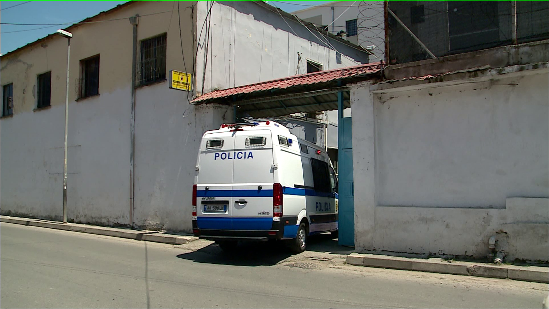 Tragjike në paraburgimin 313  dy punonjës humbin jetën brenda pak orësh  Dyshohet për 