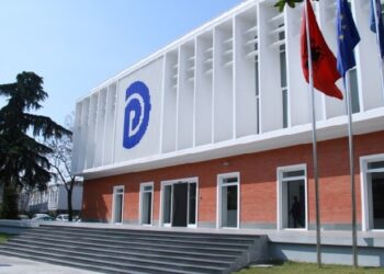 Tensionet në protestë, reagon PD-ja: Kërkojmë lirimin e protestuesve të ndaluar