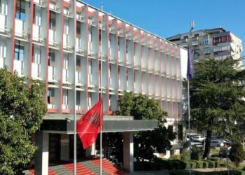 “Shqipëria krah Kosovës”, Tirana zyrtare reagon pas zbulimit të varrit masiv në Zubin Potok: Të zbardhet fati i të zhdukurve