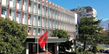“Shqipëria krah Kosovës”, Tirana zyrtare reagon pas zbulimit të varrit masiv në Zubin Potok: Të zbardhet fati i të zhdukurve