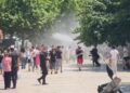 Protesta te Kuvendi, Komiteti Shqiptar i Helsinkit: Individë të caktuar kryen akte dhune, shqetësues përdorimi i forcës nga policia