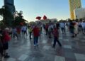 34 ditë protestë në Tiranë, nis marshimi i qytetarëve drejt Kryeministrisë