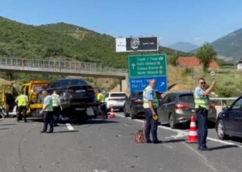 Pushues nga Kosova drejt bregdetit/ Fluks i lartë hyrjesh në Morinë, 2 aksidente në Vërmicë shtojnë trafikun