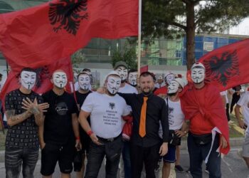 Sulmuan Komisariatin Nr.3 dhe u përleshën me Policinë, 1 në pranga dhe 4 në kërkim
