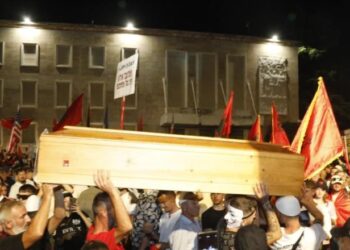 Dhuna, arkivoli dhe vajtojcat, ‘çmendina’ që ndoti protestën