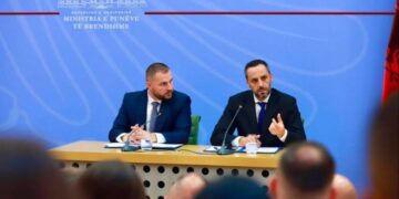 Lamallari mbledh drejtuesit e AMP-së, thekson luftën kundër korrupsionit në polici si prioritet të panegociueshëm