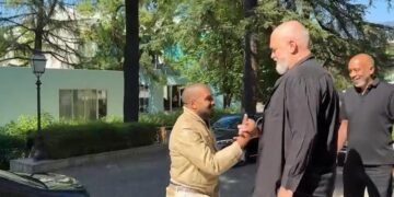 Kaney West pritet në Kryeministri, Rama i tregon pikturat dhe i dhuron librin “Albanian Files”